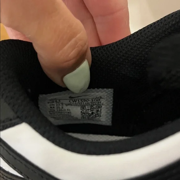 Nike Youth Black and White Dunk Sneakers - Picture 7 of 8